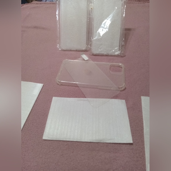 IPhone 11 cases and screen protectors - Picture 2 of 3